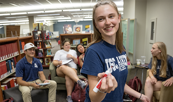 Students gather around in a study group at Gregg-Graniteville Library (File)